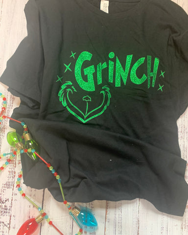 Grinch graphic tee i our boutique Aunt Lillie Bells