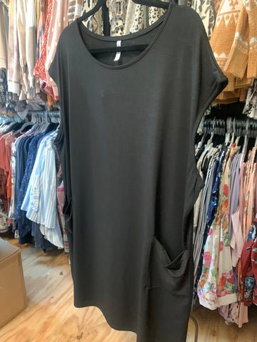 black plus size dress with front pockets